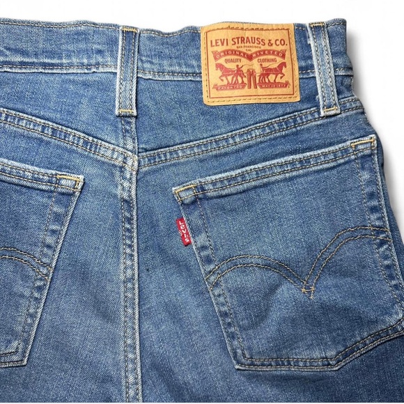 Levi’s high rise shorts - Picture 3 of 5